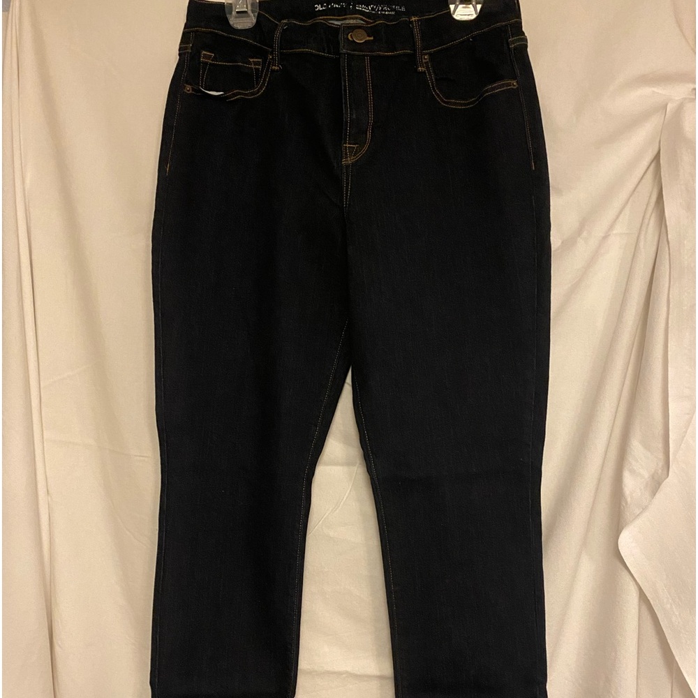 Old Navy women’s Curvy Profile mid-rise 12L Jeans